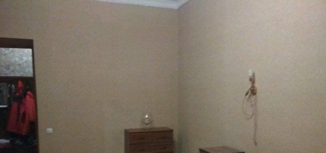 Сдается комната в коммуналке, мебель, техника и интернет есть.