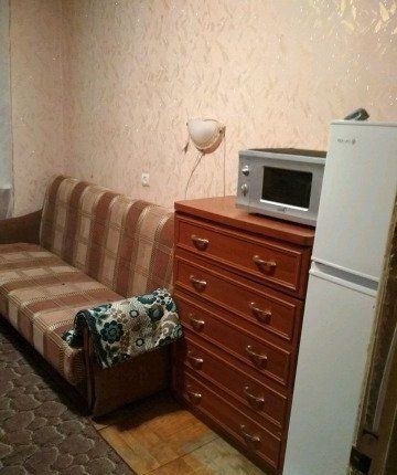 Сдатся комната в 3-х комнатной квартире, в комнате диван, шкаф, компь ...