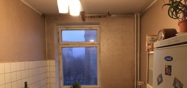 Продам 2-комнатную квартиру в развитом районе по низкой цене.