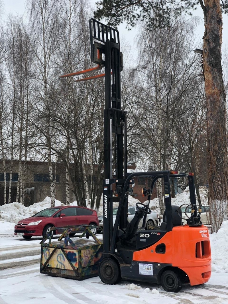 Погрузчик газ-бензин Doosan g20sc с высокой мачтой