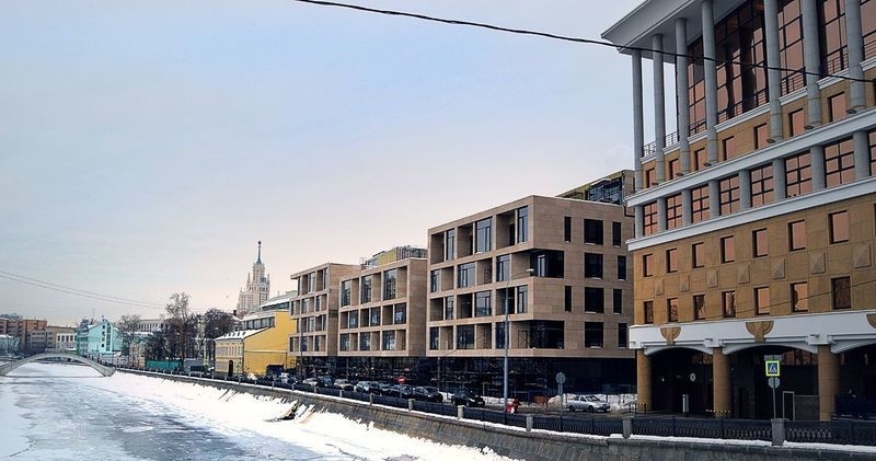 Продается двушка в хорошем районе.