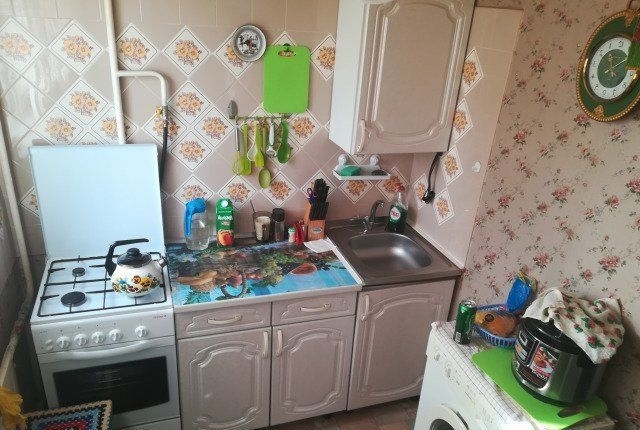 Сдатся комната одному человеку или семейной паре.